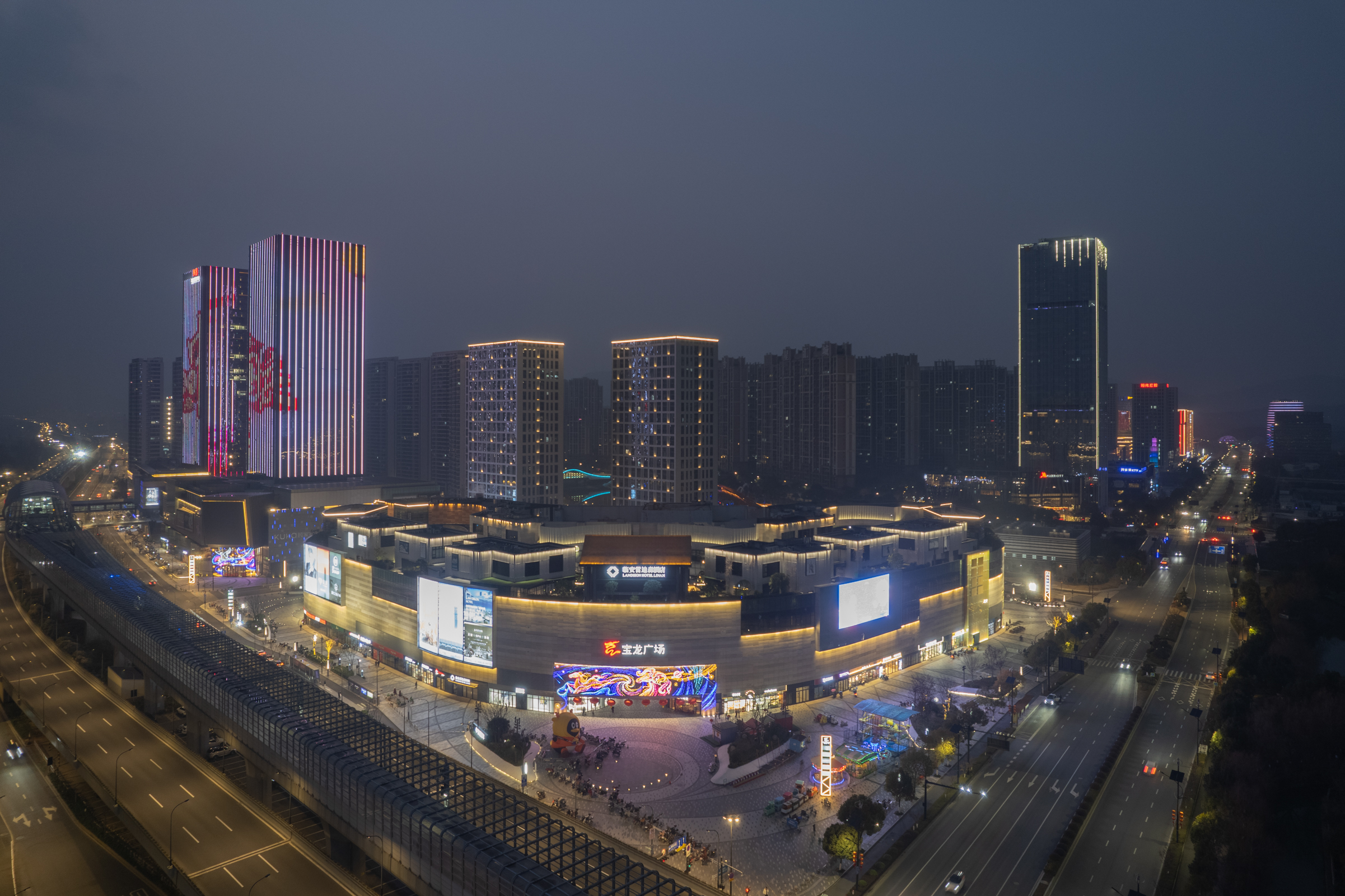 汉庭杭州临安青山湖宝龙广场酒店