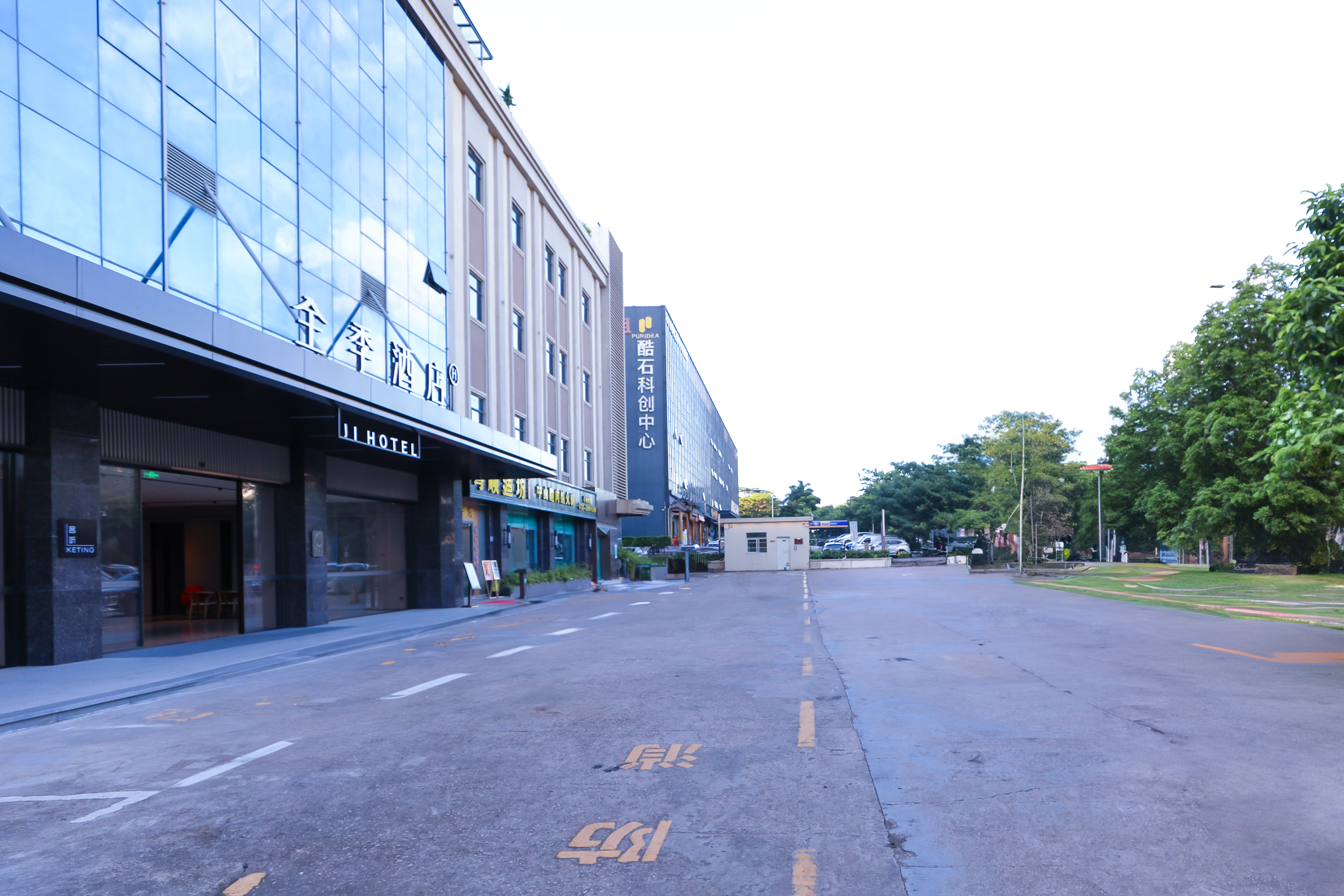 全季深圳坂田华为基地酒店